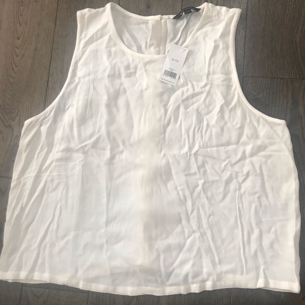 Cream button-back cropped tank